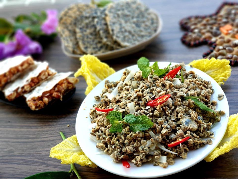 Hến xúc bánh đa - Món ăn nhâm nhi ngon tuyệt